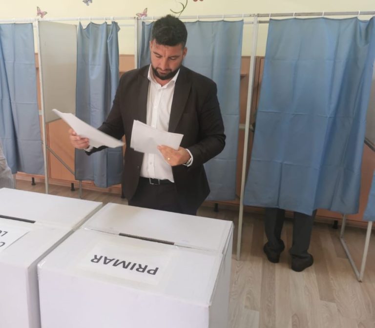 VIDEO. Florian Giubega, candidatul PSD la Primăria Sibiu, a votat la Grădinița de pe str. Aleea Streiu