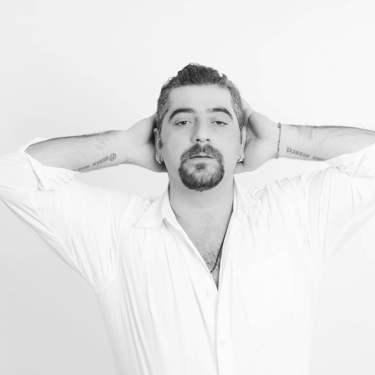 Ovidiu Niculescu (White Mahala): „Toată lumea, inevitabil, la orice petrecere, ne ascultă”