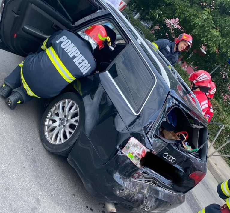 ULTIMA ORĂ/FOTO: 4 răniți în urma unui accident rutier violent