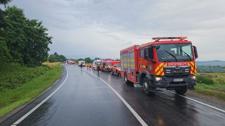 ULTIMA ORĂ: Șoferul autocarului implicat în accidentul de pe DN 1, în stare extrem de gravă