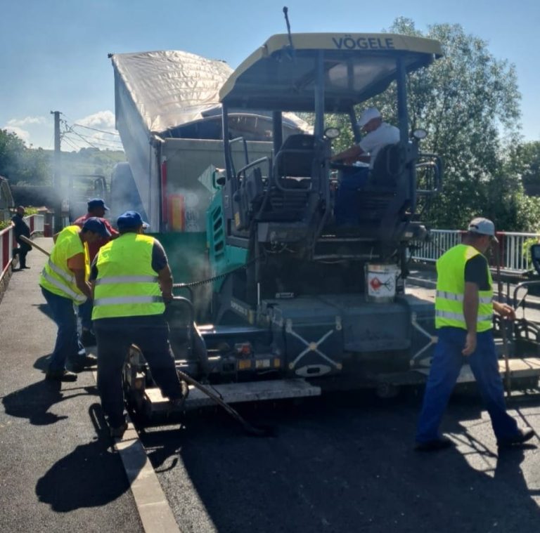 Vor fi plombate mai multe drumuri județene și vor fi realizate marcaje rutiere pe șoselele din județ