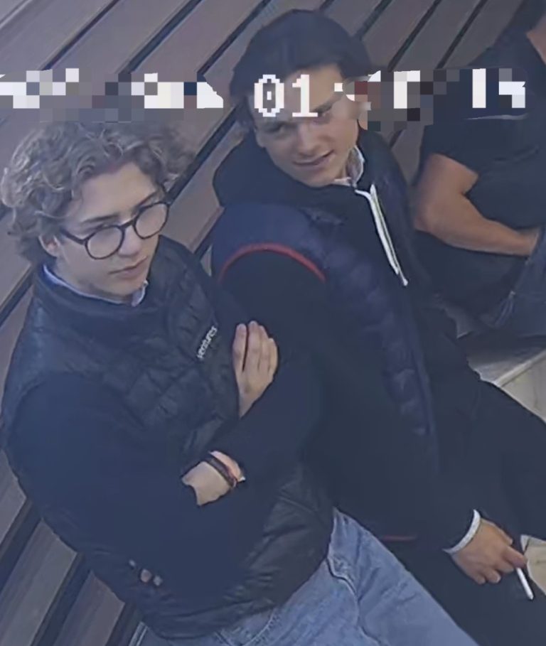 ULTIMA ORĂ/FOTO: Doi tineri, căutați după ce au furat un autoturism. Anunțați poliția dacă îi recunoașteți