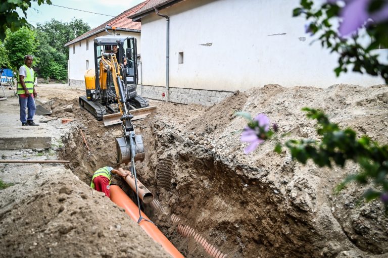 Se lucrează pe străzile din Sibiu. Sunt anunțate restricții și devieri de trafic