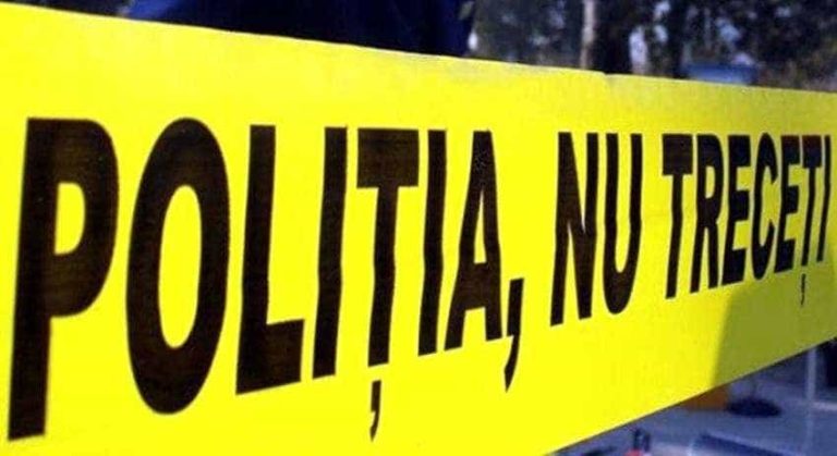 ULTIMA ORĂ: S-a prăbușit acoperișul și peretele unei anexe. 5 persoane implicate în acest eveniment