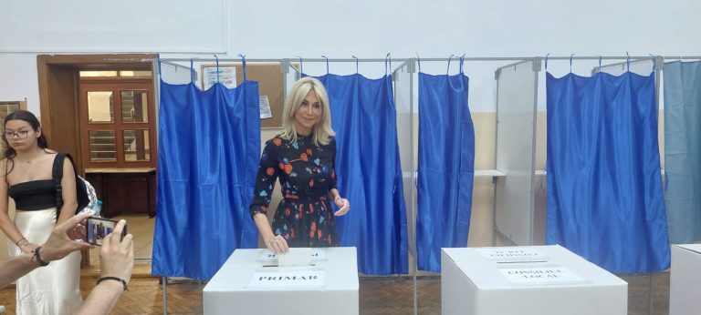 FOTO/VIDEO – Raluca Turcan la vot: Am votat pentru oameni care patru ani de zile au muncit pentru județul Sibiu