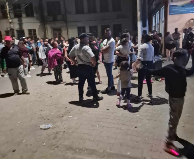 ULTIMA ORĂ/FOTO: Scandal uriaș în fața primăriei din Târnava