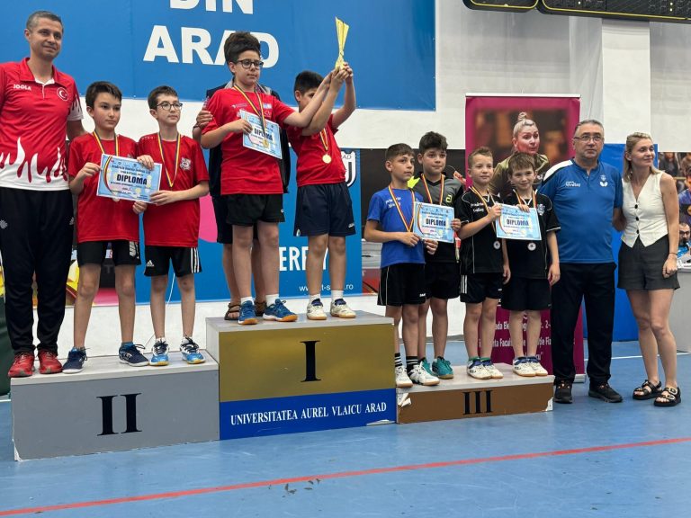FOTO: Medalii pentru tinerii jucători de tenis de masă din Mediaș