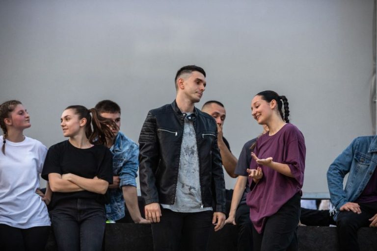 Alex Svaricek, coregraful-dansator care a inițiat și coorodnează unul din cele mai mari grupuri de dansuri de stradă din țară