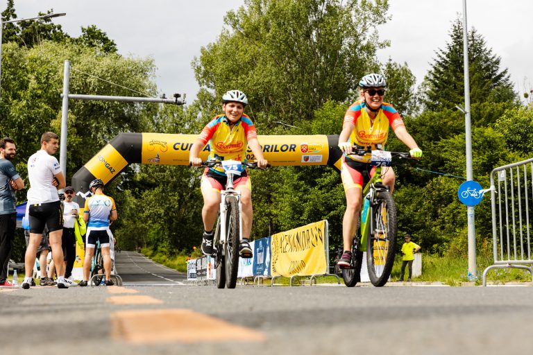 Peste 300 de cicliști participă la Cursa Sponsorilor, competiție conexă a Turului Ciclist al Sibiului