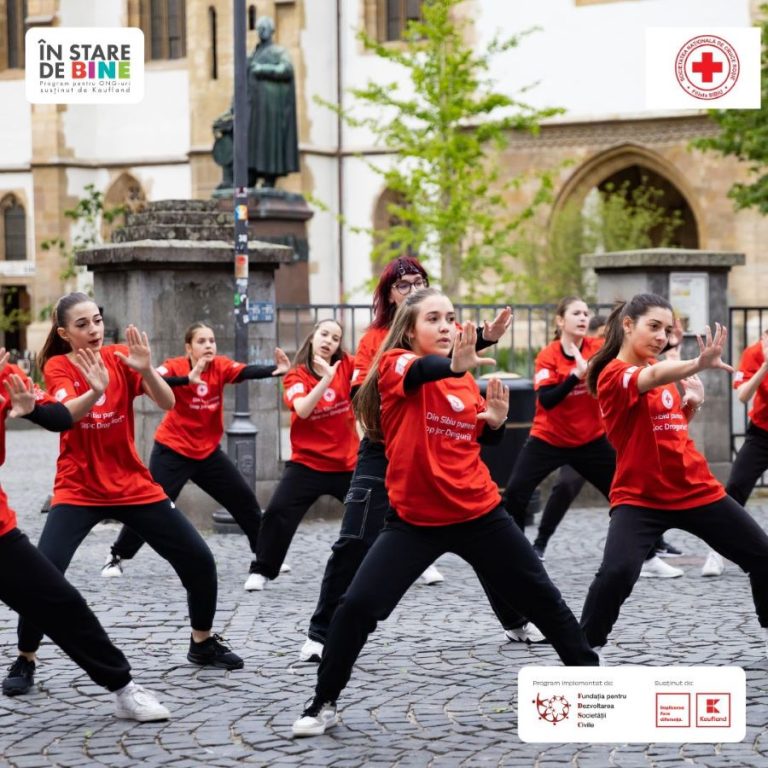 Crucea Roșie. 2 flashmob-uri, o proiecție film în aer liber și un podcast