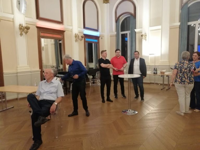 Sibiul, altfel decât România. Sibienii îi împing puternic de la spate în administrație pe etnicii sași