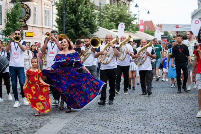 Pentru ce spectacole puteți opta mâine la FITS