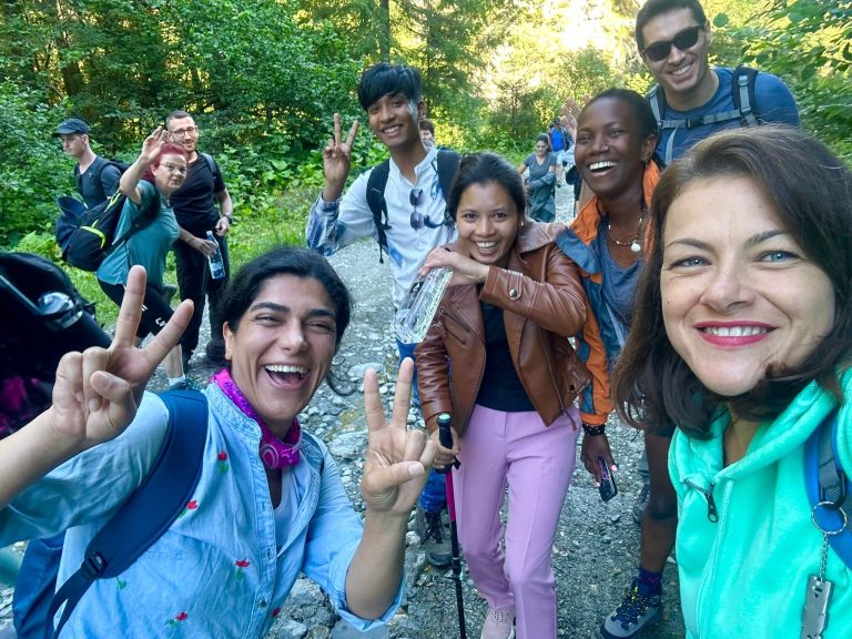 Spanioli, evrei și… nepalezi în munții Sibiului