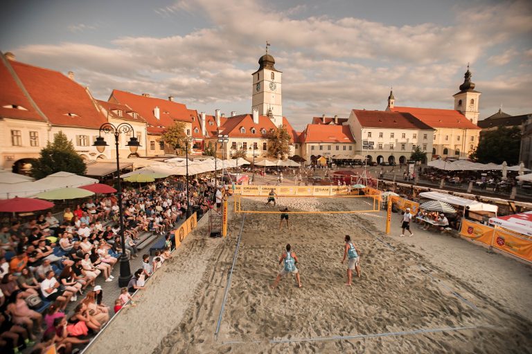 Volei pe plaja din… Piața Mică