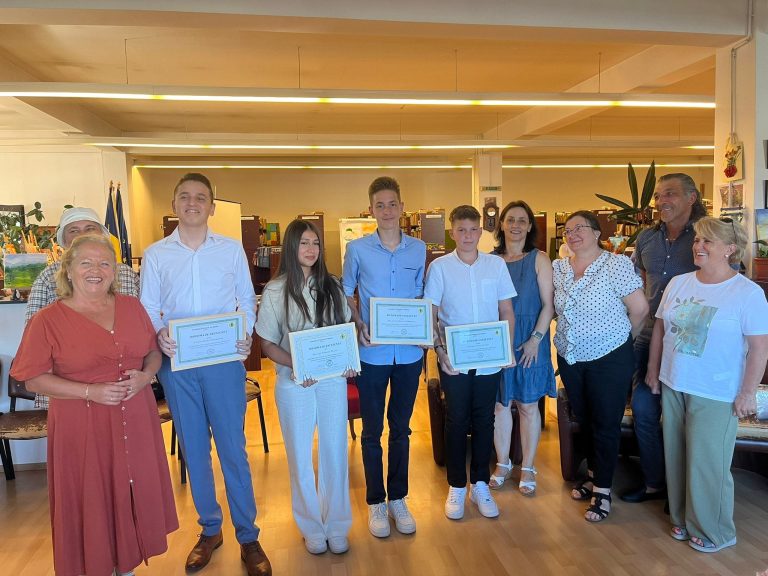 Șefii de promoție din Avrig au fost premiați cu Medalia Gheorghe Lazăr