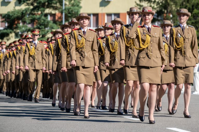 Aproape 300 de absolvenți ai AFT Sibiu vor primi primul grad de ofițer