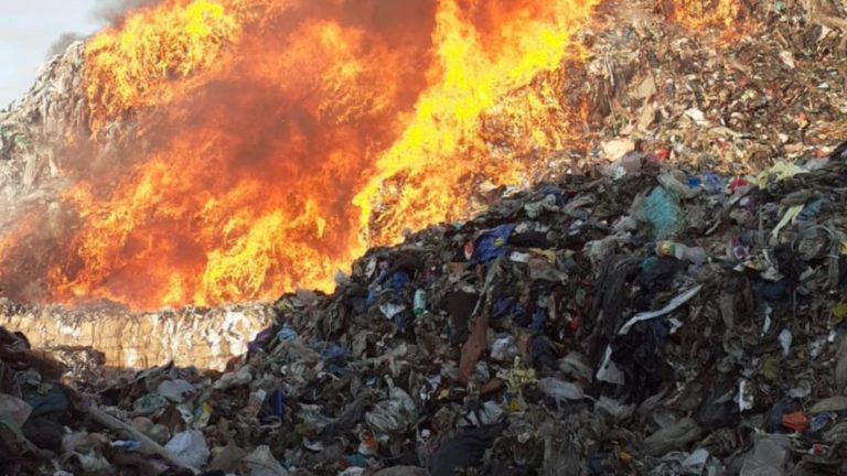 ULTIMA ORĂ/FOTO: Incendiu puternic la Oltchim Râmnicu Vâlcea