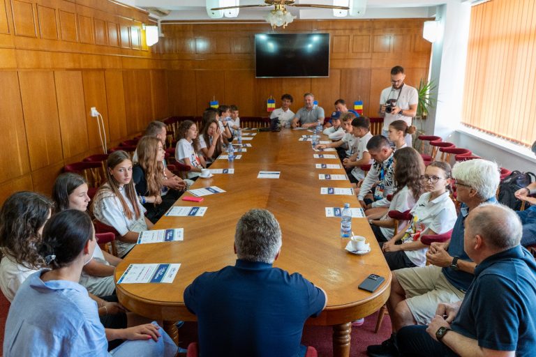 FOTO: Tinerii medieșeni care au participat la Jocurile Internaționale ale Copiilor s-au întors acasă