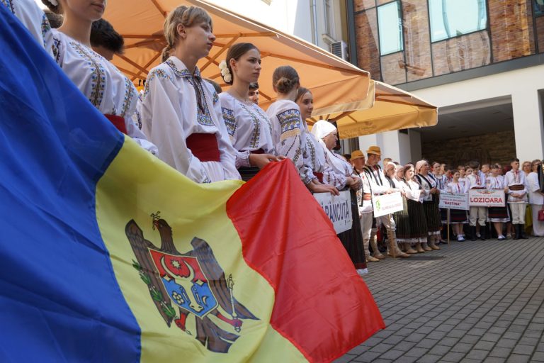 FOTO: Moldovenii trec Prutul și ajung la Sibiu, în weekend. Spectacole deosebite pregătite în municipiu