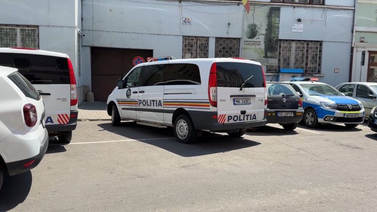 ULTIMA ORĂ: Angajat al Electrica, ridicat de mascați. A intervenit la contoare și a branșat ilegal la rețea mai multe persoane