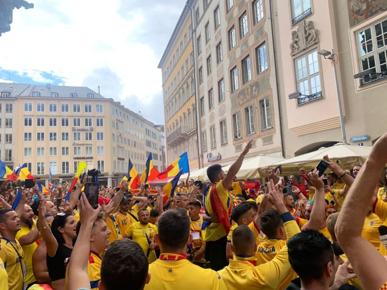 FOTO/VIDEO IMPRESIONANT: Imnul „Deșteaptă-te, române” cântat de mii de fani ai Naționalei în München