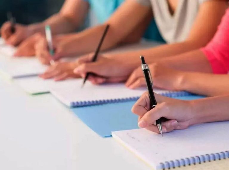 Peste 1.000 de profesori din județul Sibiu vor susține examenul de Titularizare