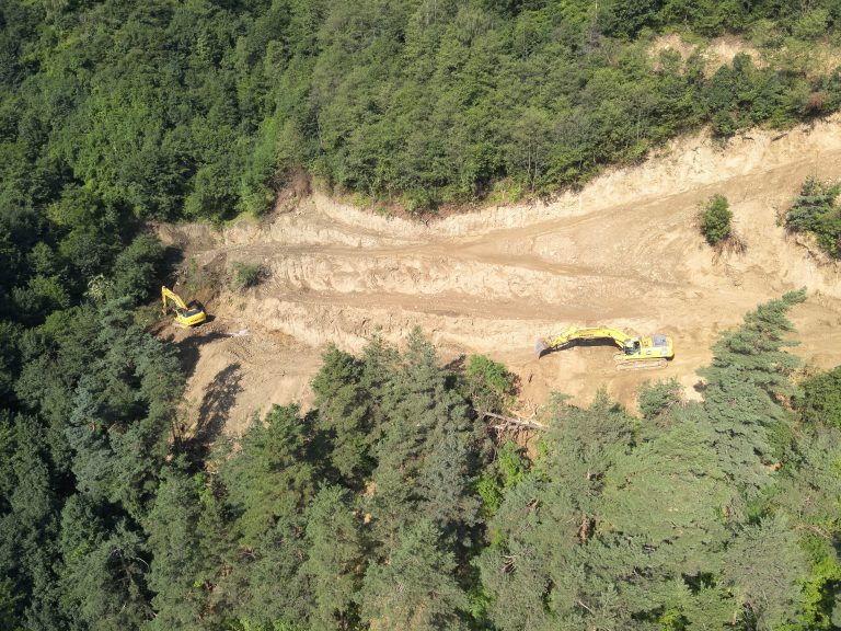 FOTO/VIDEO: A doua zi de lucrări pe Valea Oltului. „Imaginile arată clar de ce a fost nevoie de închiderea totală a traficului”