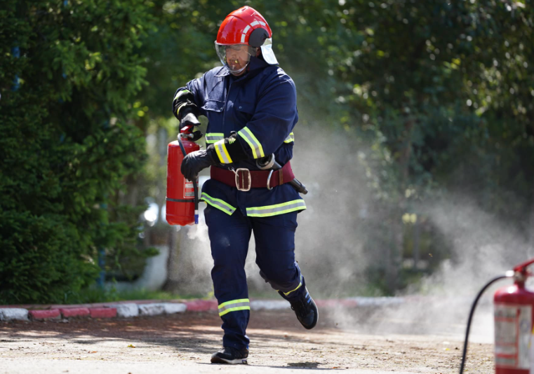Incendiu la un autoturism pe strada Valea Mare din Sibiu