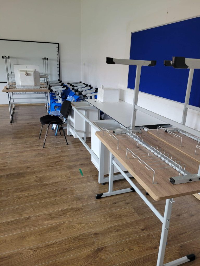 Mobilier școlar modern pentru școlile din județ