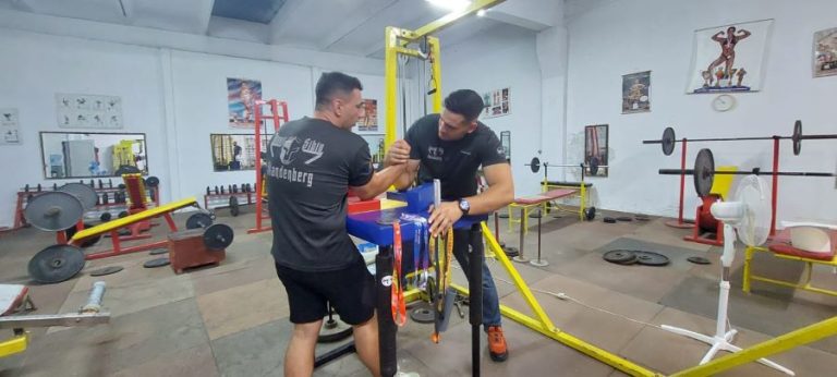 În vizită la ACS Titanii Sibiu. Beniamin Blăjan a obținut de curând titlul de vice-campion mondial la skandenberg