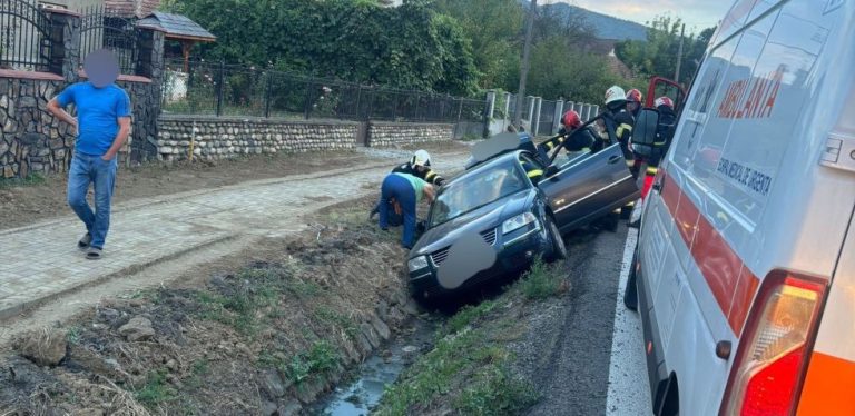 ULTIMA ORĂ/FOTO: Accident rutier cu 3 victime pe Valea Oltului