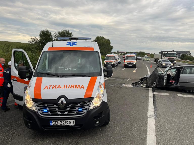 ULTIMA ORĂ/FOTO: Accident grav în zona Extaz. 4 persoane au fost transportate la spital
