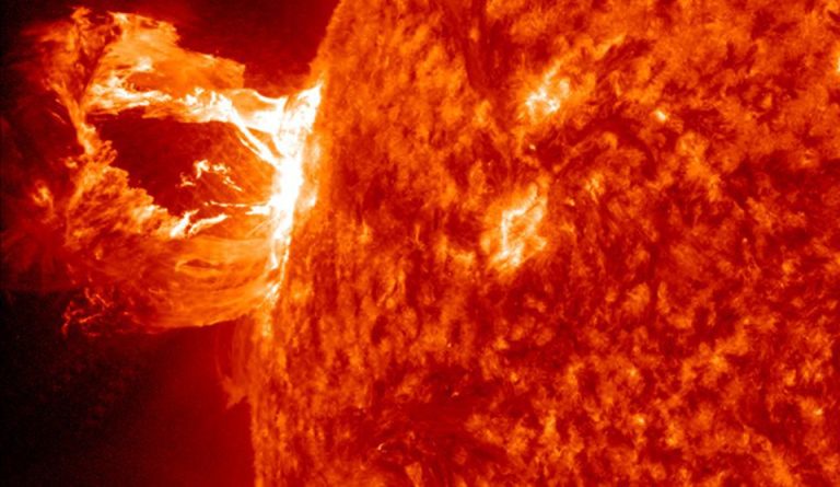 Pământul, lovit de o nouă furtună solară