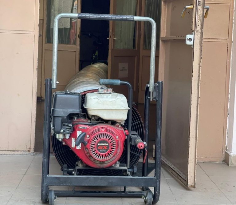 FOTO: Incendiu într-un apartament din Sibiu. O femeie a primit îngrijiri medicale