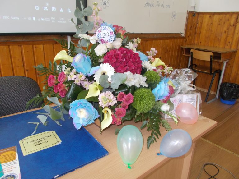 FOTO/VIDEO: Filologie și Mate-Fizică, revederi emoționante la Liceul „Axente Sever” după 20 și 30 de ani