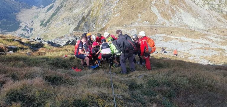 FOTO/VIDEO: Un bărbat a încercat să se sinucidă în Păltiniș. Alte persoane, salvate cu elicopterul SMURD