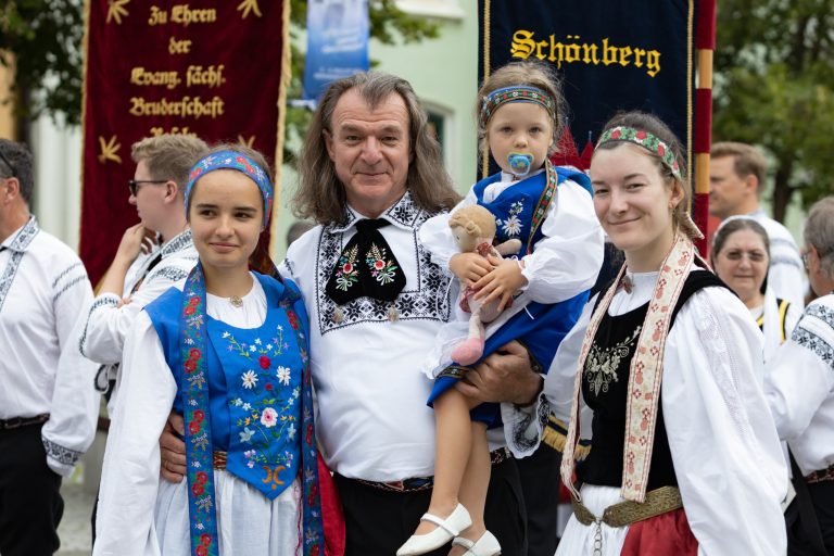 Parada portului popular săsesc. Sașii au revenit acasă