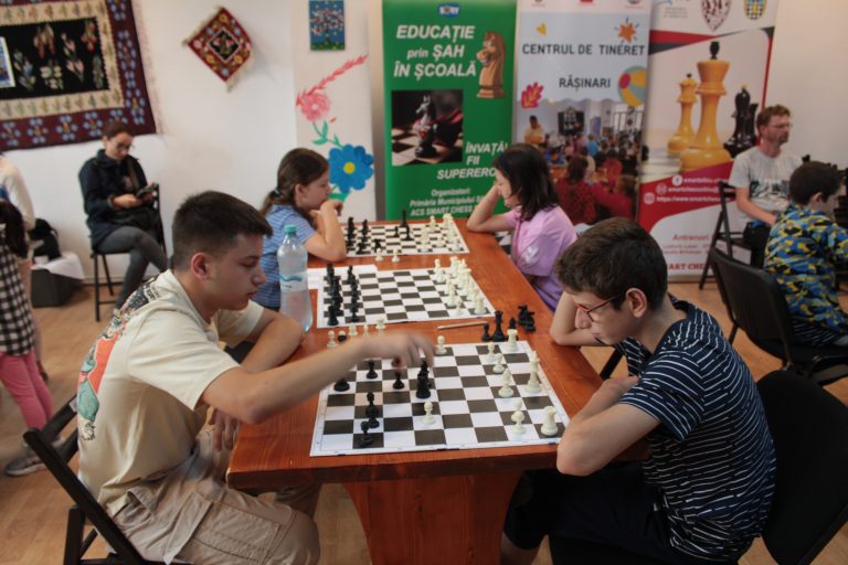 Succes la campionatul de șah organizat de Centrul de tineret Rășinari