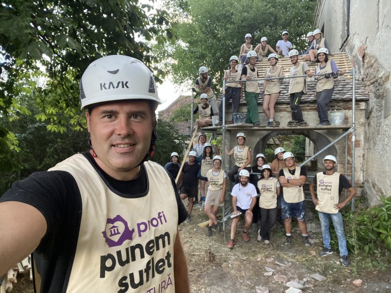 Eugen Vaida și Ambulanța pentru Monumente. Cum poți să tragi istoria după tine, spre viitor