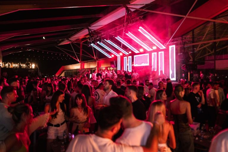 Aria Rooftop Sibiu închide sezonul de vară al petrecerilor de pe acoperiș