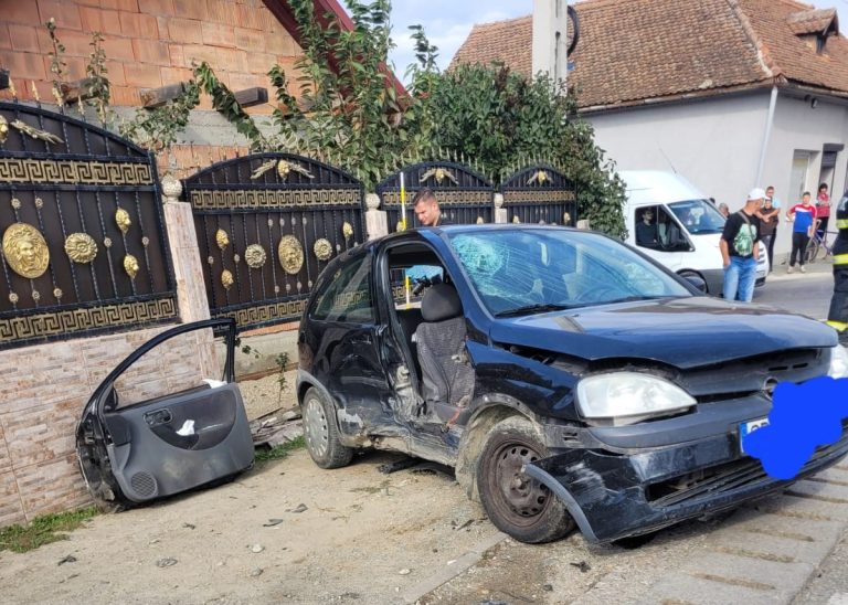 ULTIMA ORĂ/FOTO: Accident pe DN 1 din cauza neacordării de prioritate. Un șofer a ajuns la spital
