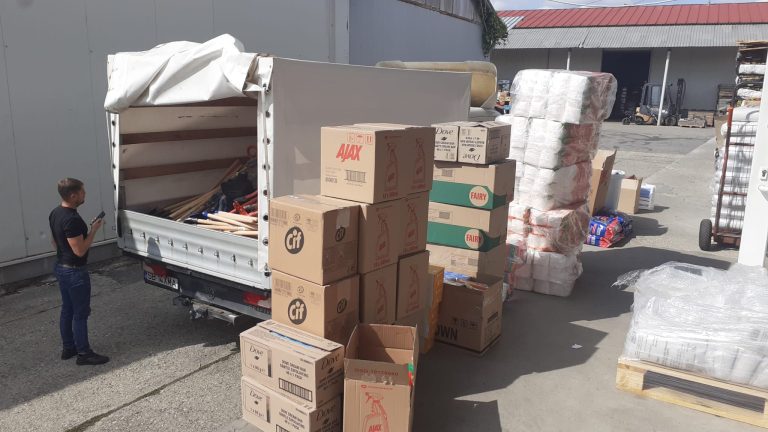 FOTO: 7 microbuze cu ajutoare au plecat din Sibiu spre sinistrații din Galați și Vaslui