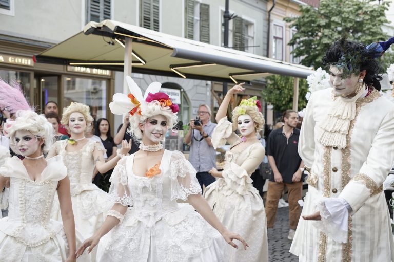 Parada stradală „Amurgul Baroc” ajunge în șase localități din județul Sibiu