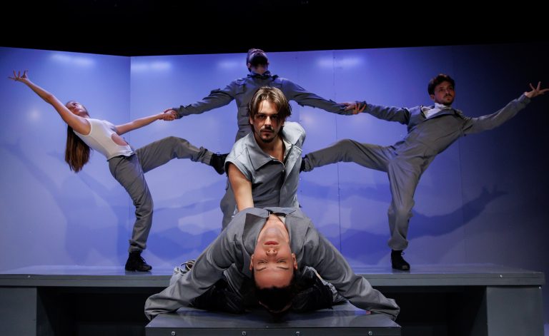 Spectacolul „Bestiar” la Teatrul „Gong” Sibiu: O explorare a individualității tinerilor