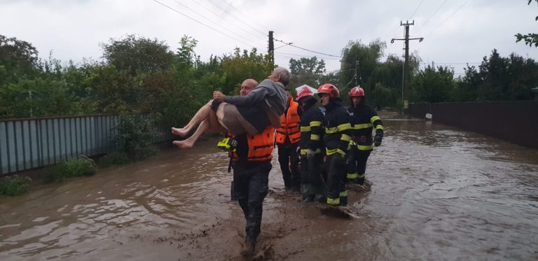 FOTO: Dezastru în România din cauza Ciclonului Boris. Oameni morți, case distruse de viituri și zeci de locuitori evacuați