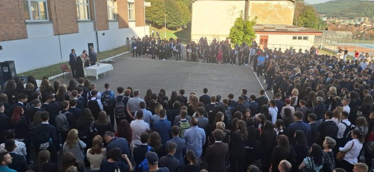 Astăzi începe noul an școlar. Proteste, boicot și pichetări. Structura completă