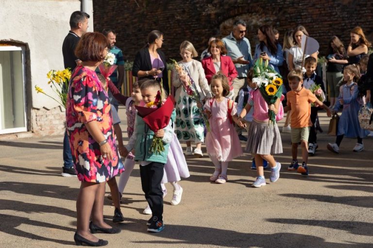 Situația învățământului preuniversitar sibian la începutul noului an școlar