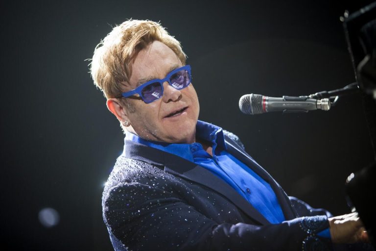 Probleme de sănătate pentru Elton John. A rămas „doar cu o vedere limitată”