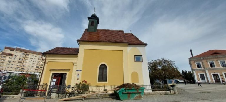 „Bisericuța de la gară”, capela care împlinește dorințe și face posibile minunile