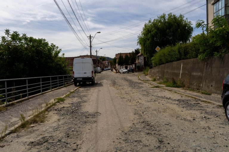 FOTO/VIDEO: Încep lucrările de reabilitare pe strada Târnavei din Mediaș